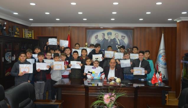 Karneyi alan Başkanına koştu…