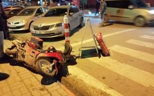 Motosiklet ile otomobil çarpıştı: 1 yaralı