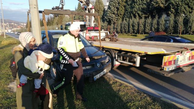 Otomobile çarpıp refüje çıktı: 1 yaralı