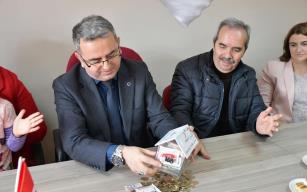 Minikler harçlıklarını İdlib için biriktirdi