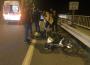 Motosikletiyle kırmızı ışıkta duran araca çarptı: 1 yaralı