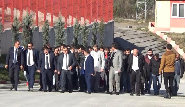 Maden işçileri maaşlarını alamadıkları gerekçesi ile eylemde