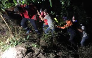 Baraja uçan otomobildeki 4 kişinin cesedi çıkartıldı 