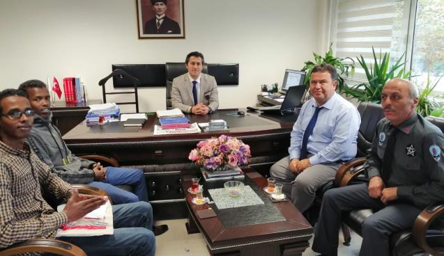 Parasını düşüren genç  bulunarak parası teslim edildi