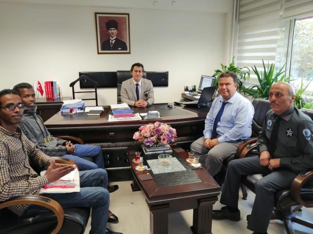Parasını düşüren genç bulunarak parası teslim edildi