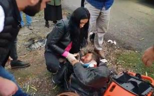 Otomobilin çarptığı motosiklet sürücüsü ölümden döndü