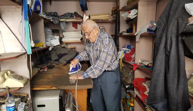 (Özel) 90'lık çınar, terzilik mesleğini sürdürmeye çalışıyor