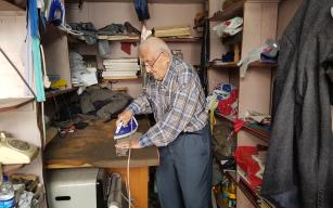 (Özel) 90'lık çınar, terzilik mesleğini sürdürmeye çalışıyor