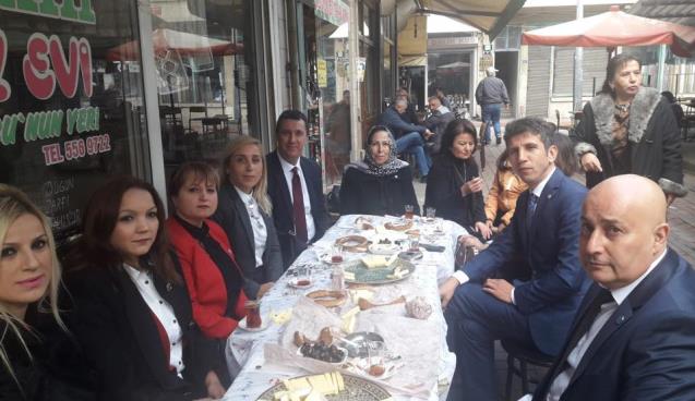 Kahvaltı düzenledi..