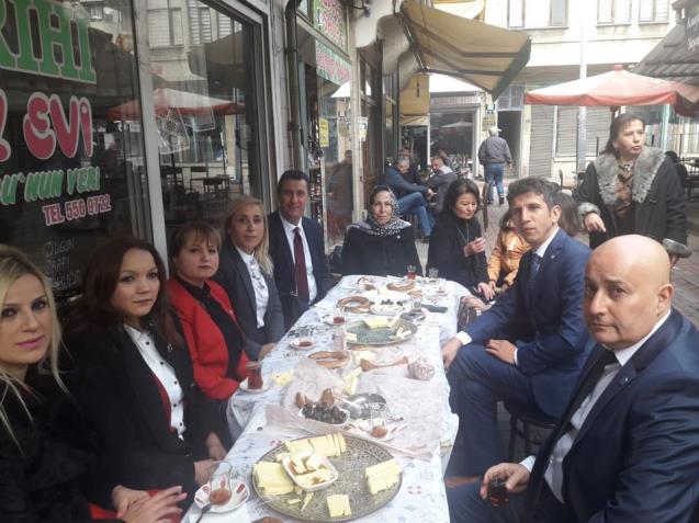 Kahvaltı düzenledi..