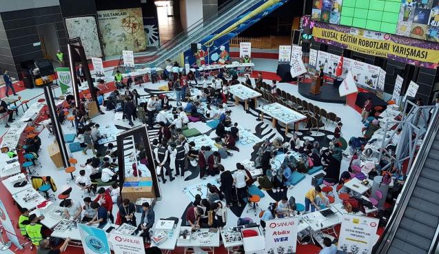  Eğitim robotları yarışmasında Devrek ikinci oldu