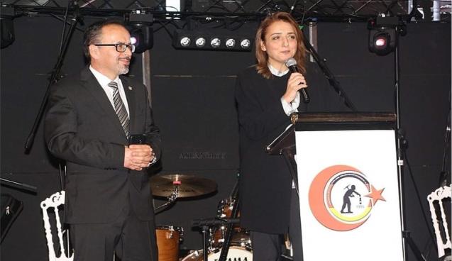 Yoğun ilgi görünce, salon yetersiz kaldı.