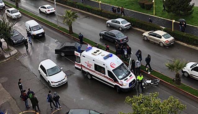 Motosiklet ile otomobil çarpıştı… Yaralılar var…