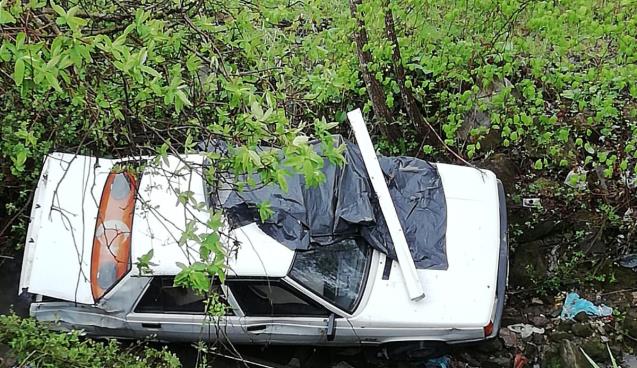 Kontrolünü kaybetti.. Dereye uçtu..