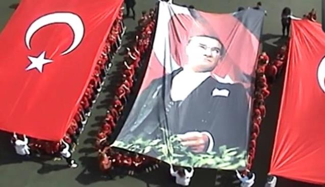 Öğrencilerin 100'üncü Yıl Koreografisi İlgi Gördü