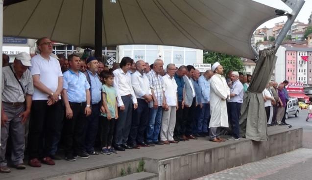 Eski Cumhurbaşkanı için gıyabi cenaze namazı kılındı…