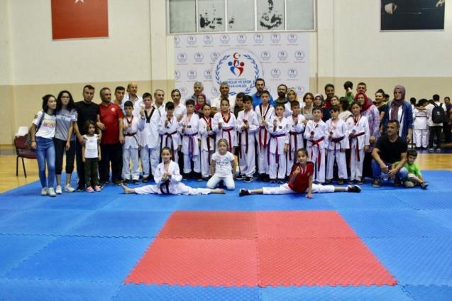 6 Taekwondo’cu milli takım seçmelerine katılacak