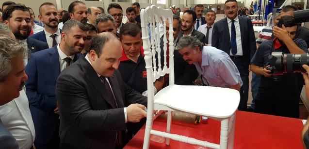 Sandalye boyadı
