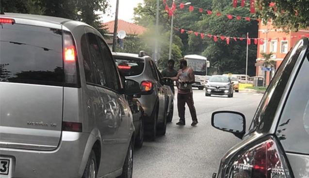 CADDEDE TERÖR ESTİRİYOR