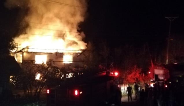 2 katlı ev alevlere teslim oldu