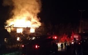 2 katlı ev alevlere teslim oldu