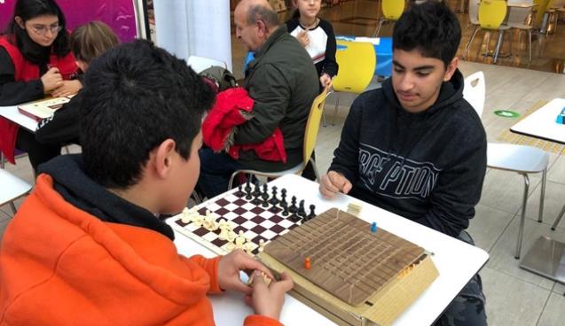 Sosyal medyadan uzaklaşıp sosyal meydanlara yönelmeliyiz…”