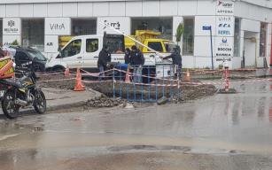 Çalışmalar yağmur çamur dinlemeden devam ediyor.