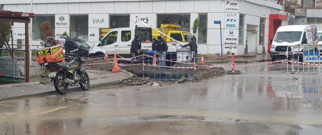Çalışmalar yağmur çamur dinlemeden devam ediyor.