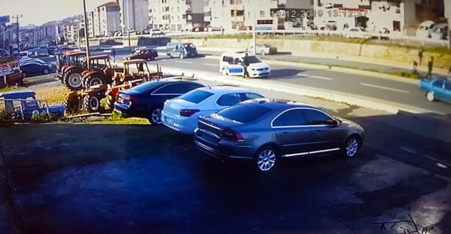 Zonguldak'ta otomobil yayalara çarpıp karşı şeride geçti: