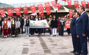 Önce tören ardından halk oyunları…