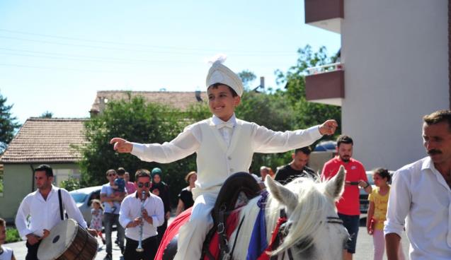 Efe Demir erkekliğe ilk adımını attı… 