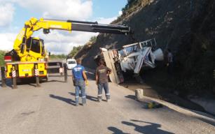 Su kanalına devrildi…