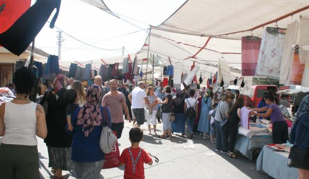 Cumartesi Pazarı’nda BAYRAM BEREKETİ…