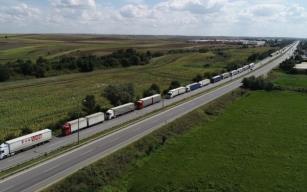 Kapıkule'de kuyruk 15 kilometreyi buldu