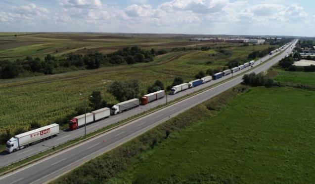 Kapıkule'de kuyruk 15 kilometreyi buldu