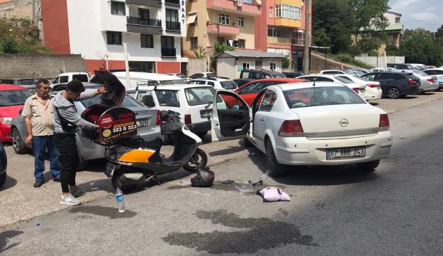 Motosiklet ve otomobil çarpıştı