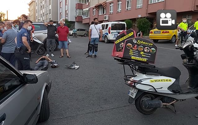 Kurye motosikleti ile otomobil çarpıştı