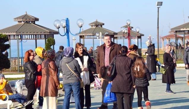 Sahil doldu taştı… Tekin halkın arasına karıştı….