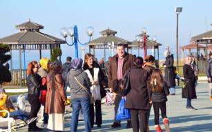 Sahil doldu taştı… Tekin halkın arasına karıştı….