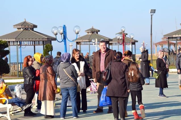 Sahil doldu taştı… Tekin halkın arasına karıştı….