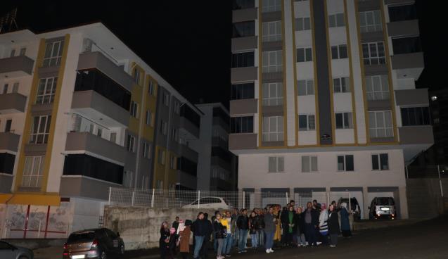 Elektriksiz kalan site sakinleri mağdur oldu