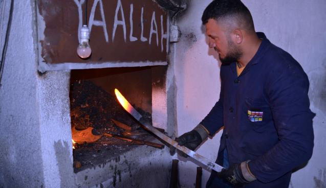 Osman dizisi kılıç ve baltaları Zonguldak'ta hazırlanıyor