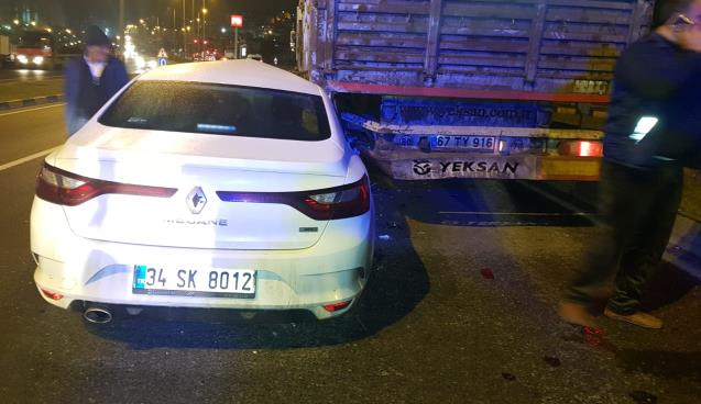 Tıra arkadan çarptı.