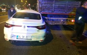 Tıra arkadan çarptı.