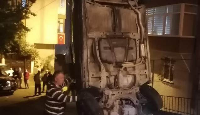 Fren yerine gaza bastı.