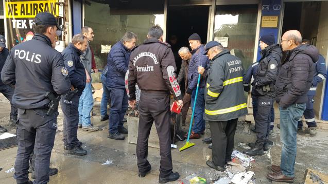 Karabük'te elektronik eşya dükkanında yangın korkuya neden