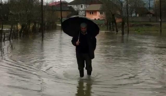 Zonguldak'ta köy yolları sular altında kaldı