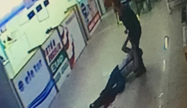 Canını tüfeği tutarak kurtardı… O anlar kameralara yansıdı…