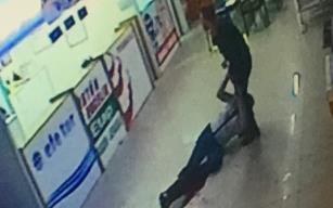 Canını tüfeği tutarak kurtardı… O anlar kameralara yansıdı…