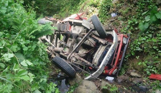 Kamyonetle dereye uçtu… Kurtarılamadı!..